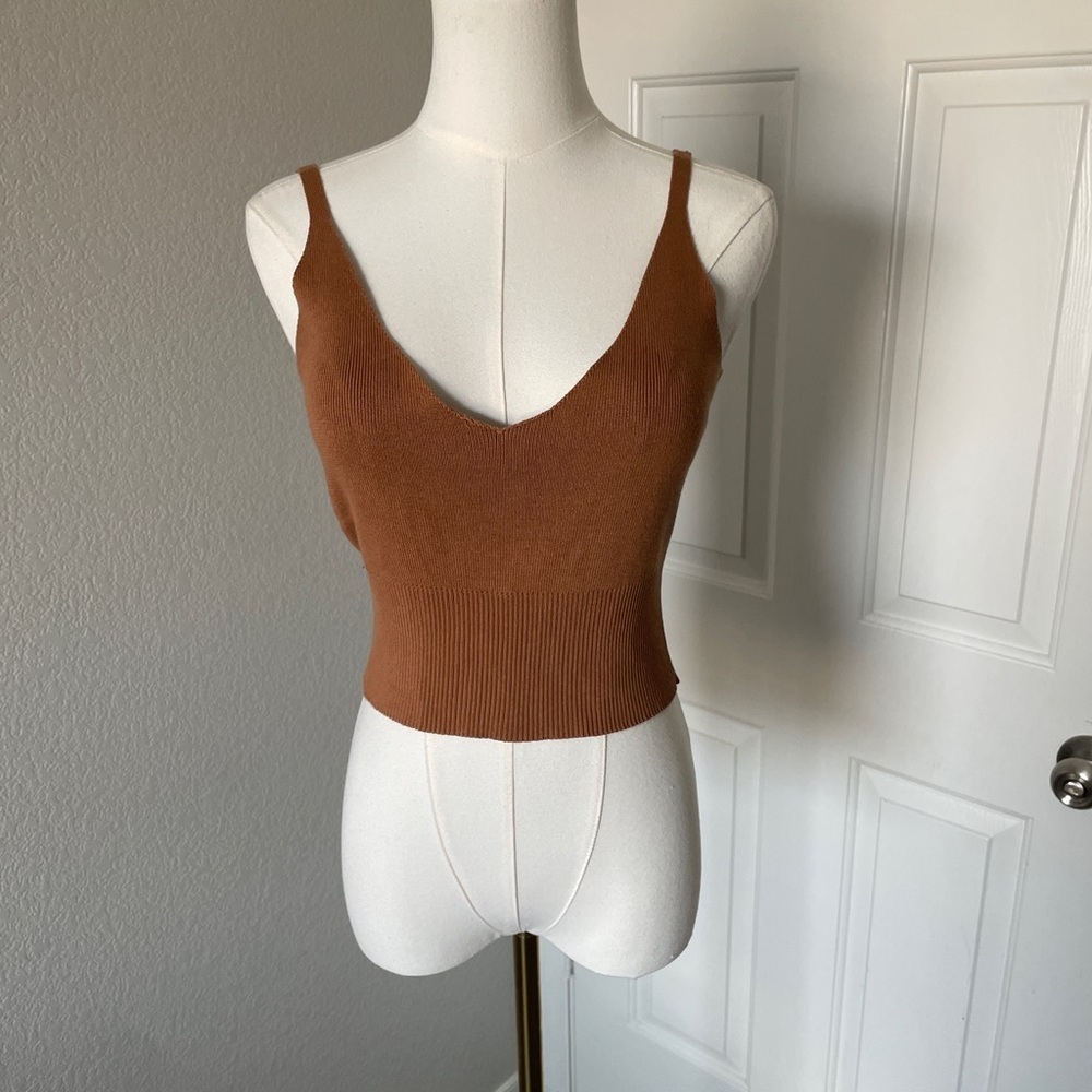Monrow Ribbed V-Neck Cropped Tank Top — Rust Brown
